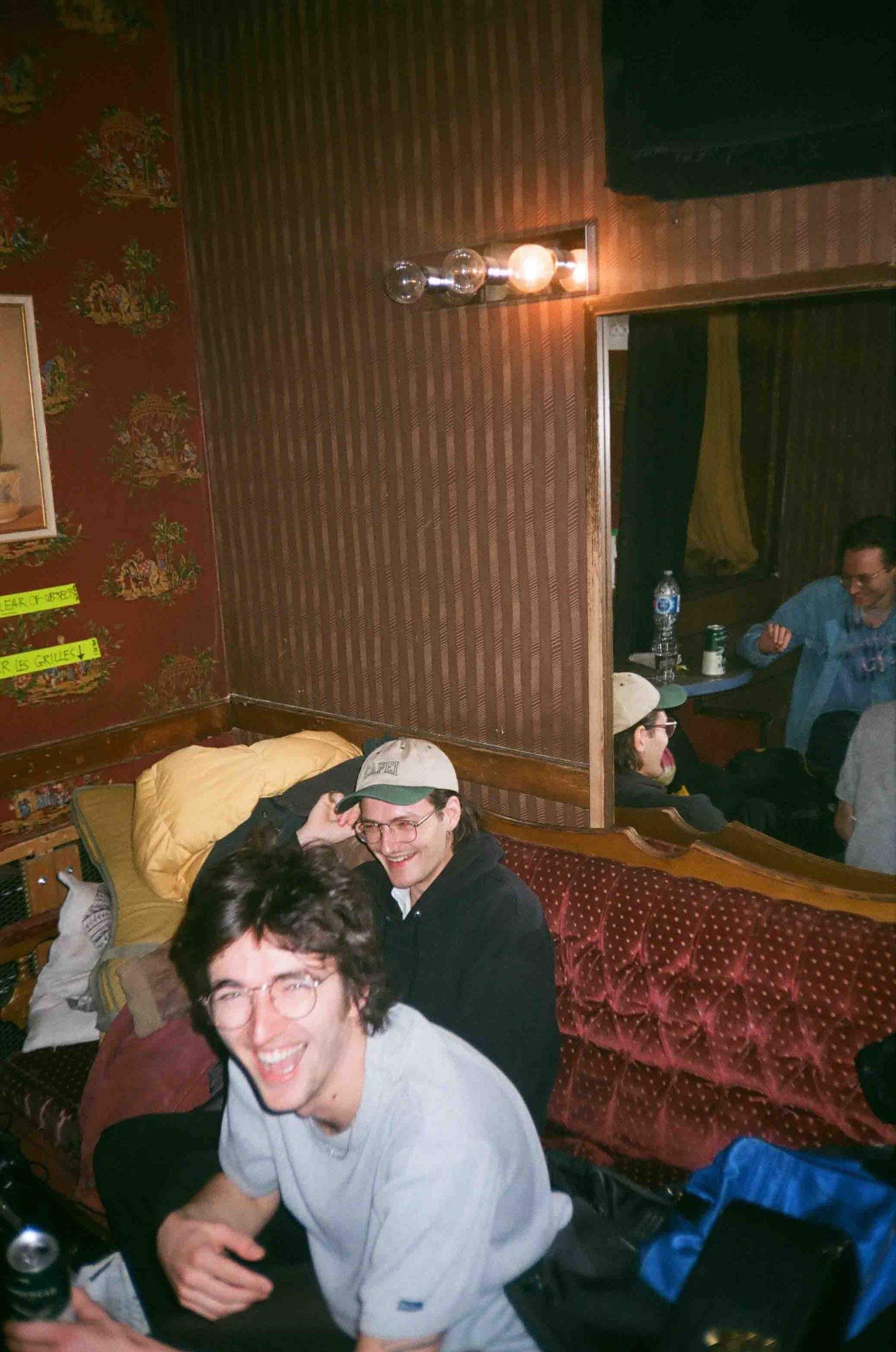 /////
